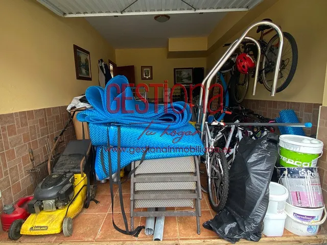 IMPRESIONANTE PAREADO CON PISCINA EN AJO — 30