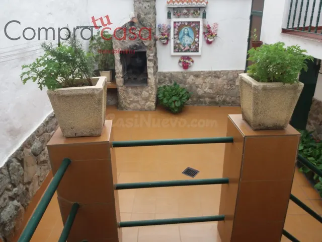 VIVIENDA UNIFAMILIAR CON PATIO Y TERRAZA - foto 2