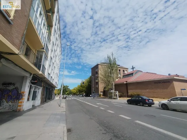 BUENA PLAZA DE GARAJE EN AVENIDA JUDIMENDI — 10