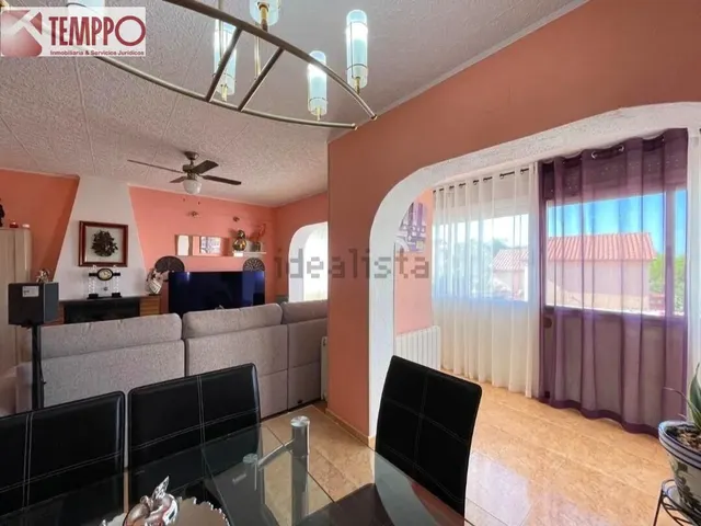 Chalet independiente con piscina privada, 5 dormitorios y placas solares en parcela de 450 m2 — 13