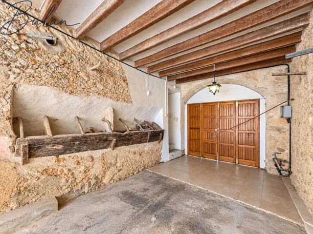 Casa señorial a reformar con bodegas, gran patio y garaje en Consell — 16