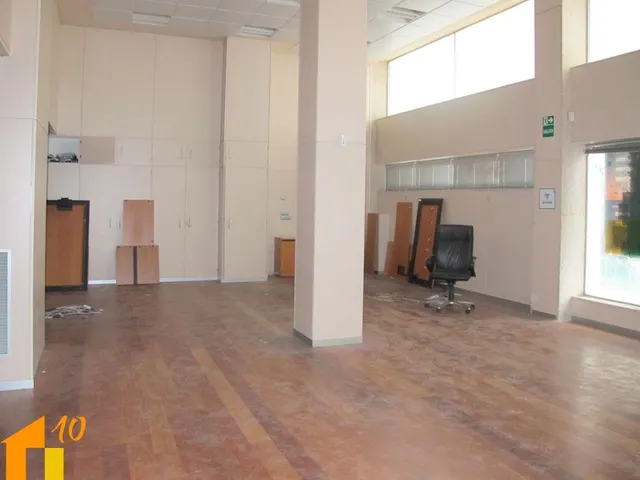 Local en venta en avd. Del Cid. — 3