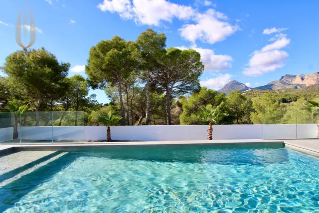 Villa en una sola planta con privacidad y bonitas vistas — 10