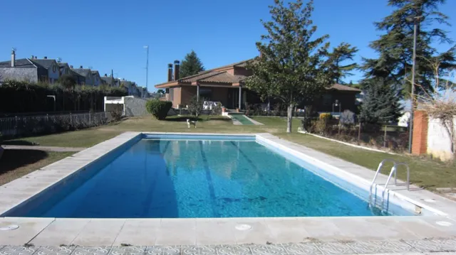 URBANIZACION LA MINA, SE VENDE CHALET - foto 3