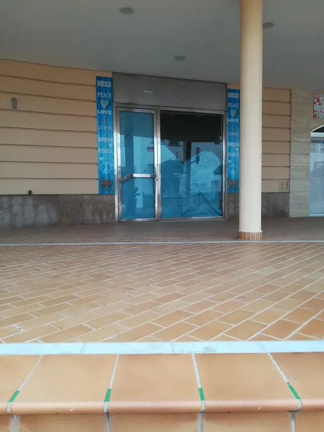 Local en C.C. Novo Sancti Petri — 10