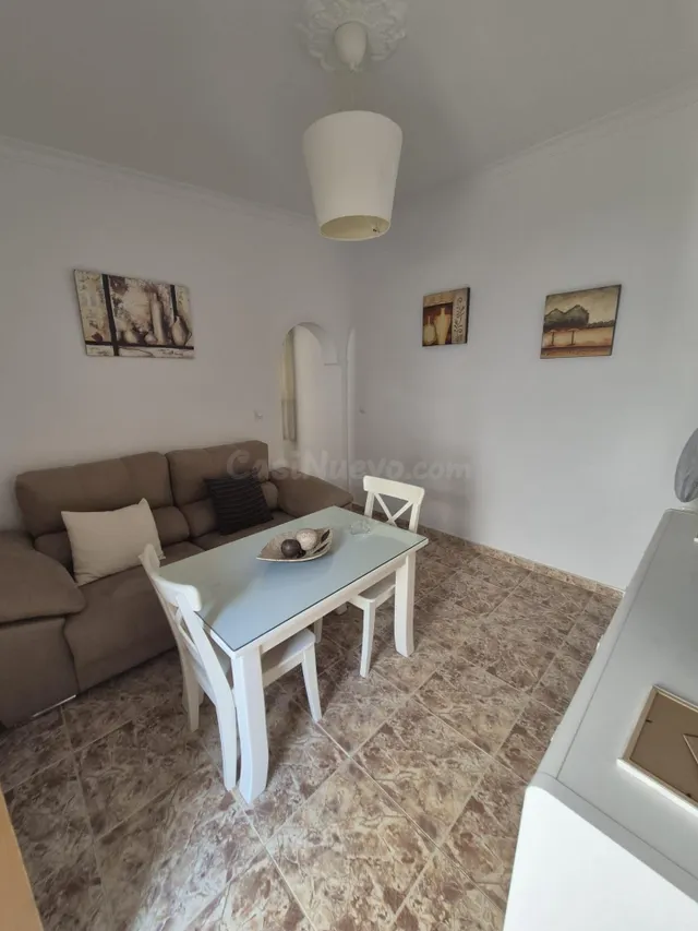 SE VENDE CASA EN PATIO DE VECINOS EN ZONA BARRIO BAJO - foto 3