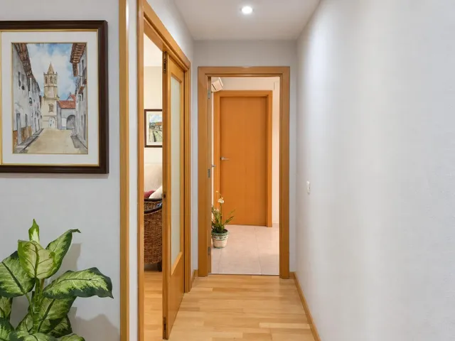 Piso exterior de 4 habitaciones con balcón y parking incluido en el centro de Reus — 48