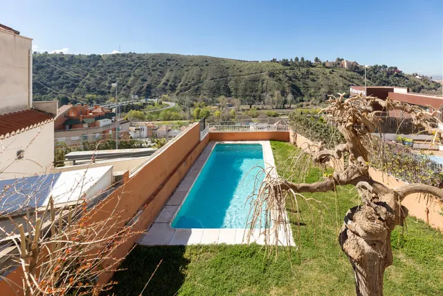 PRECIOSA CASA EN CARRETERA DE LA SIERRA — 33