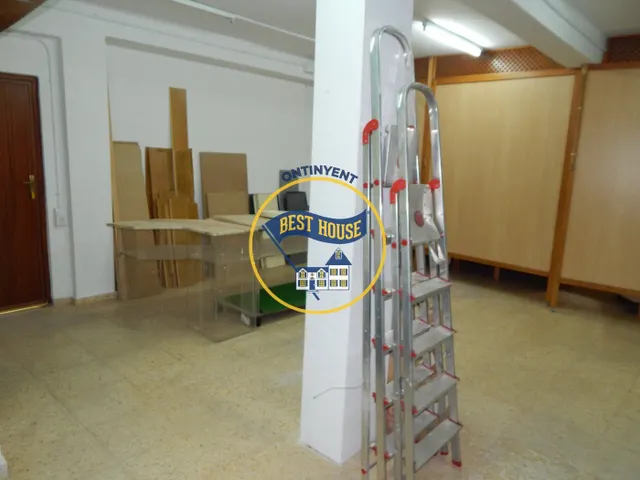 EXCELENTE LOCAL COMERCIAL POR TAMAÑO Y UBICACIÓN EN ONTINYENT. — 9