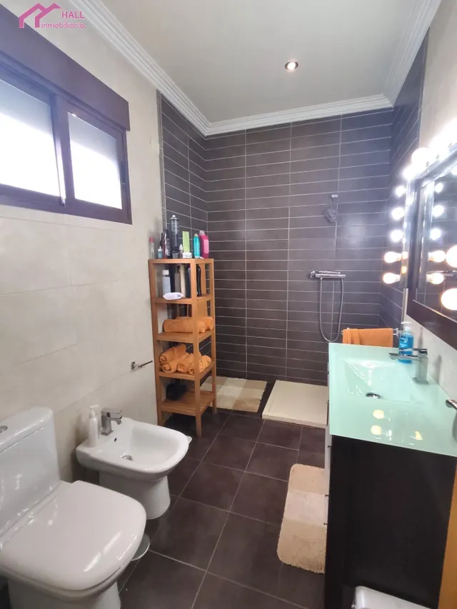 LUJOSO CHALET INDEPENDIENTE EN VENTA EN EL RAAL — 30