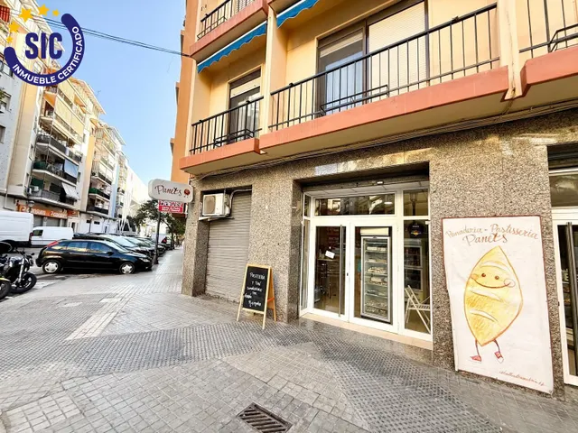 LOCAL COMERCIAL EN LA ZONA NOU MOLES — 3