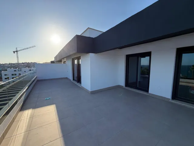 Atico con vistas despejadas al Mar en zona Playa Marina 300 m del Mar — 29