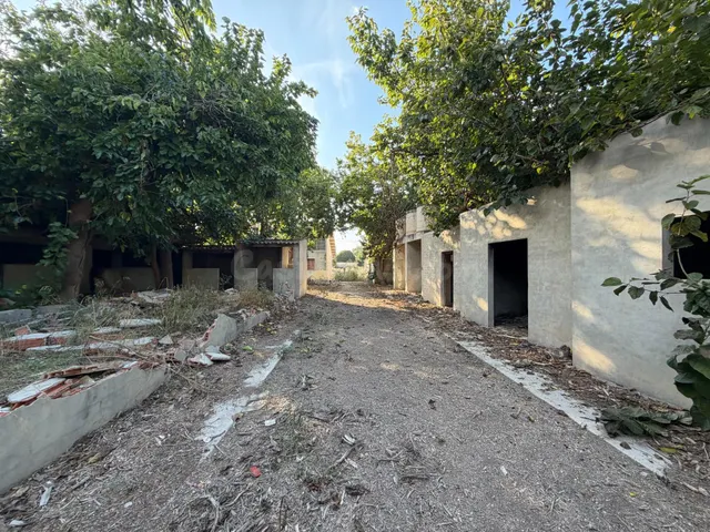 Finca en la entrada de autovia — 5