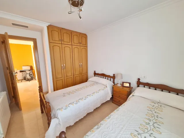 Gran casa familiar en el centro de Pinoso con garaje excepcional y posibilidades para crear tu propio negocio — 30