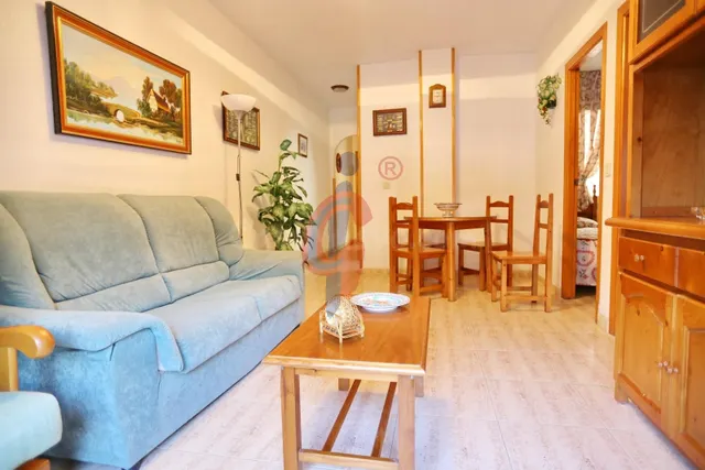 ¡Vivienda de dos dormitorios con piscina comunitaria a 550 m