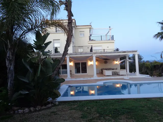 Chalet 4 habitaciones 350m² en venta - Costa del Sol — 47