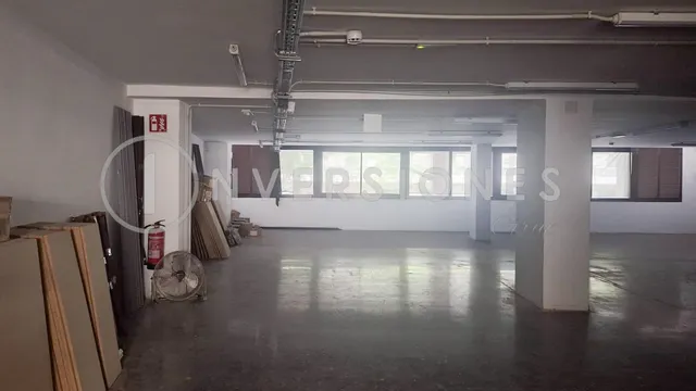 Local comercial 1084m² en alquiler - Sagrada Familia — 23