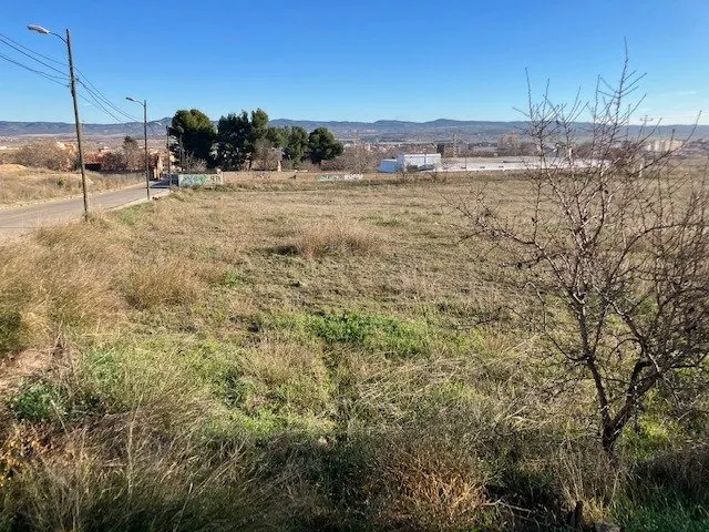 EXCELENTE PARCELA URBANA — 3