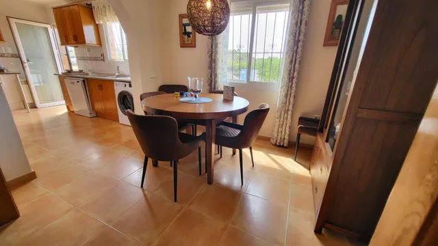 Chalet esquina de 3 Dormitorios y 3 Baños en parcela grande arreglada de 600m2 con piscina y garaje privado — 39