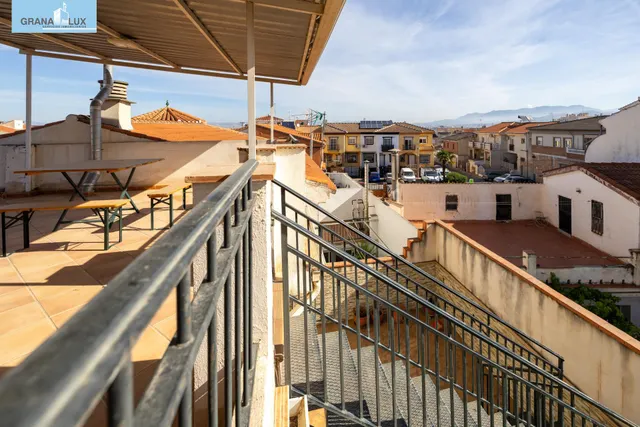 Casa adosada junto parada metro en Churriana — 37