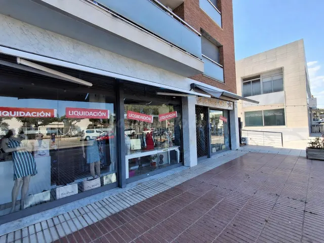 Local comercial con salida de humos y 180 m2 de exterior pri - foto 2