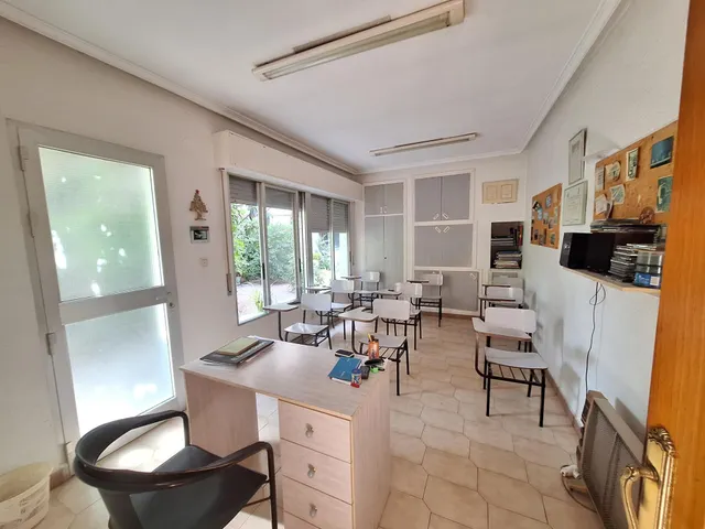 Casa modernista de 218 m2, en parcela de 518 m2, con jardín y garaje para varios vehículos en el centro de Monóvar — 20
