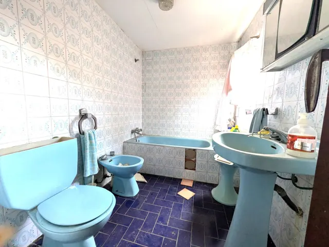 Vivienda en la localidad  Moros, pleno centro de la localidad. — 23