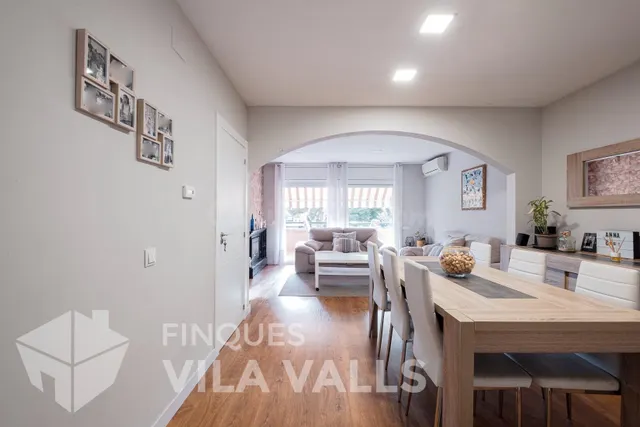 Casa esquinera con jardín privado y estilo inigualable — 4