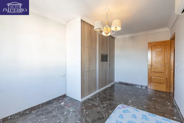 Casa adosada con terraza, vistas a Granada y Sierra Nevada, garaje y sótano — 24