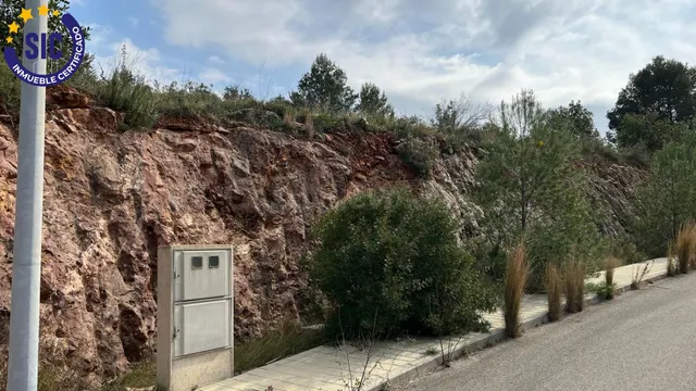 EXCELENTE PARCELA URBANA CON VISTAS DESPEJADAS Y BASTANTE PL