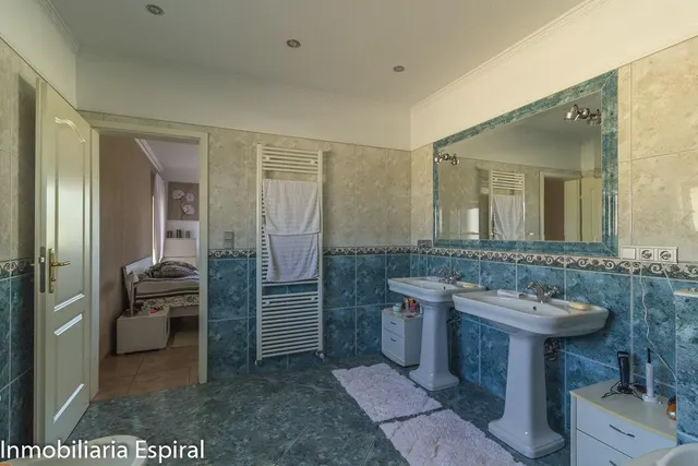 Impresionante Chalet en Abegondo con Vistas al Valle . — 32