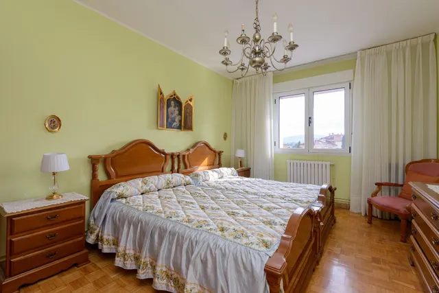 LUZ, CUATRO habitaciones ,TERRAZA Y TRASTERO EN UNA DE LAS MEJORES ZONAS DE OVIEDO — 24