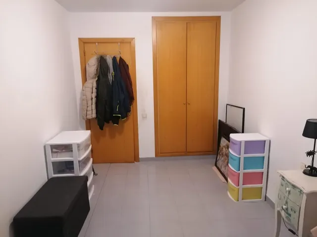 Piso de 3 dormitorios con cocina-comedor abierta y barra americana — 14