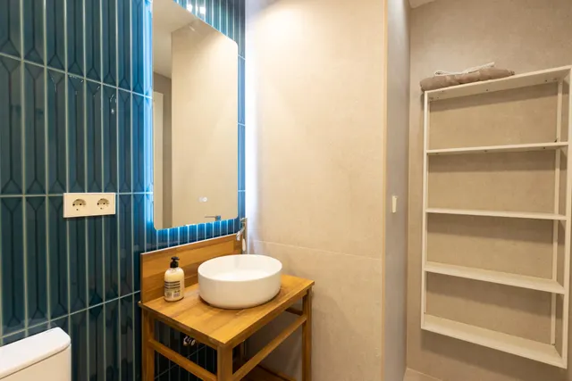 ¡exclusivo apartamento en primera linea de playa con reforma integral de alta gama! — 23