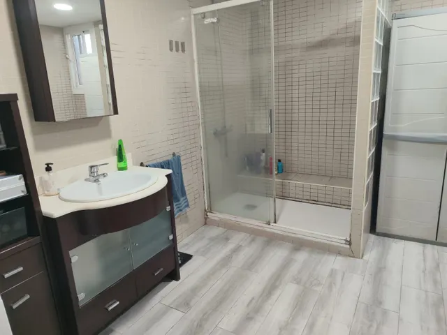 Casa en venta en Piera con dos viviendas independientes, jardín, piscina y parking — 11