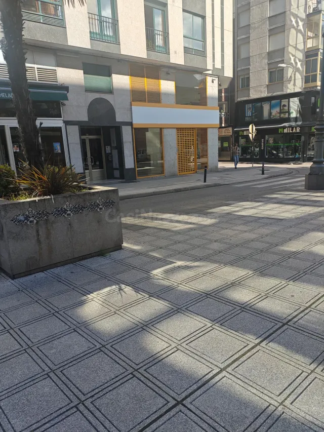 Amplio Local Comercial en el Centro de Ponferrada por solo € - foto 5