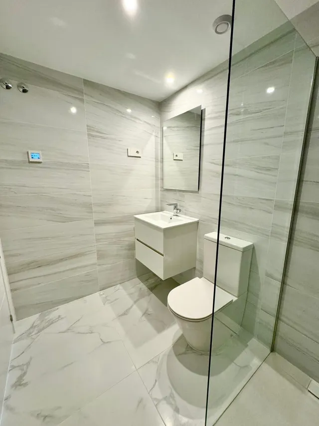 Apartamento de lujo en primera línea de mar con 3 dormitorios, 2 terrazas y parking incluido — 23