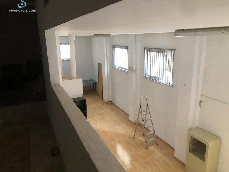 Local en venta con posibilidad de convertir a vivienda.