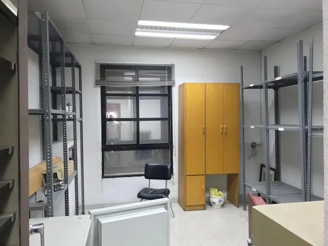 Entresuelo Comercial en Polígono de Carrús — 20