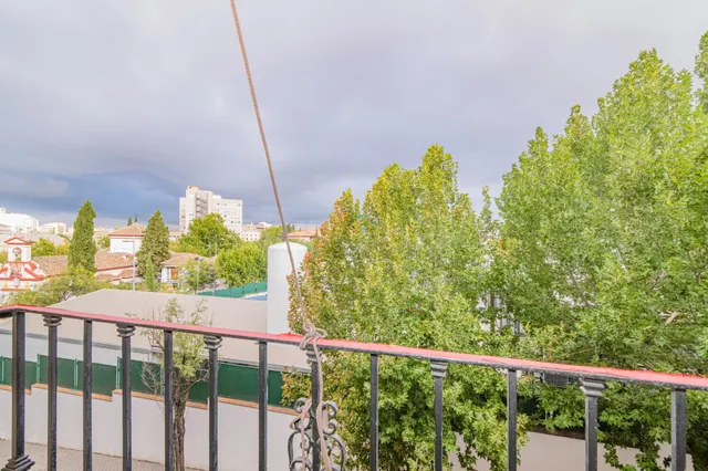 EN PLAZA SAN ISIDRO , amplia vivienda de 4 dormitorios y 2 baños completos con plaza de garaje doble incluida, — 2