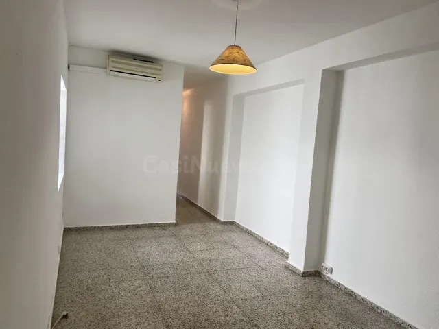 Piso en Avenida Almogávares. Tres dormitorios. Dos terrazas. - foto 5