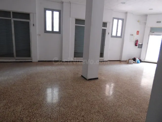 LOCAL ESQUINA de 170m2 — 5