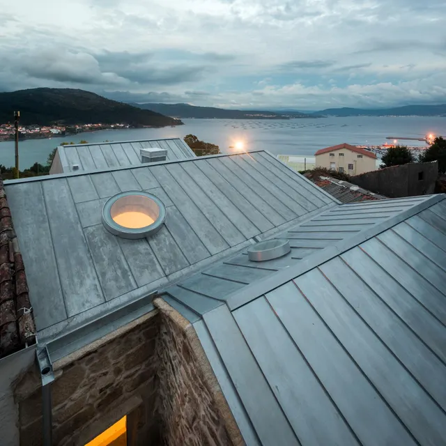 CONJUNTO ARQUITECTÓNICO REFORMADO EN PLENA RIA DE MUROS CON VARIOS PREMIOS DE ARQUITECTURA — 5