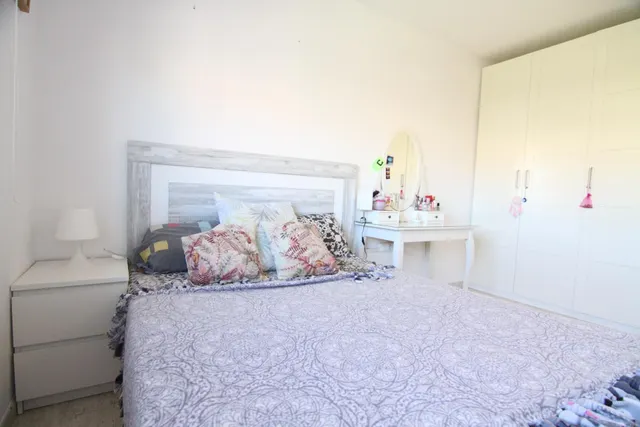 Amplio piso de 4 habitaciones con terraza y plaza de parking en la zona del lago de Olesa de Montserrat — 19