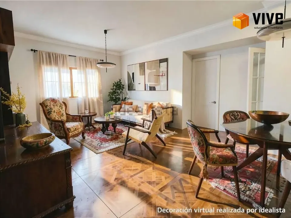 Casa adosada de dos plantas en La Rinconada: espacio, luz y comodidad para tu familia