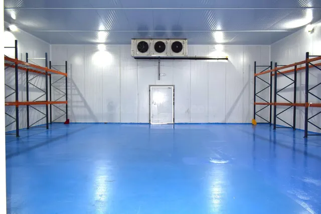 ALQUILER DE NAVE INDUSTRIAL CON CÁMARAS FRIGORÍFICAS - foto 2
