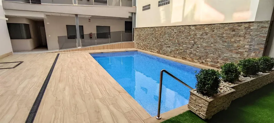 Nuevo apartamento a tan solo 450 m del mar con piscina y aparcamiento!!!