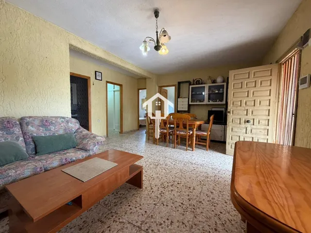 Casa independiente en moralet, Alicante. dos viviendas independientes, 3.700m2 de parcela, 5 habitaciones, 3 baños, piscina — 38