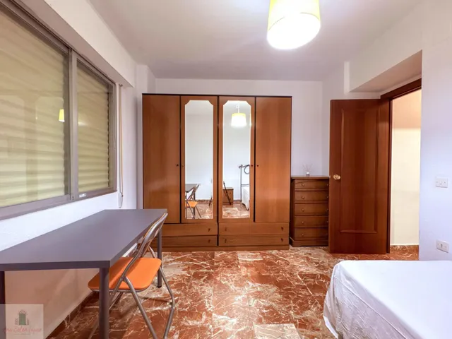 En venta en Valdepasillas, junto a Sinforiano Madroñero — 43