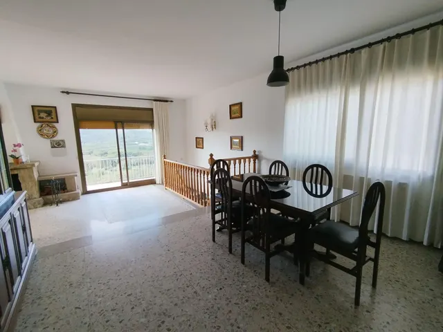 GRAN CASA A CUATRO VIENTOS A LA ENTRADA DE MAS CARBO — 11